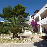 Residenza Collina Dei Pini Apart Otel 3*