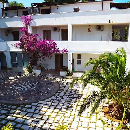 Residenza Collina Dei Pini Aparthotel 4*