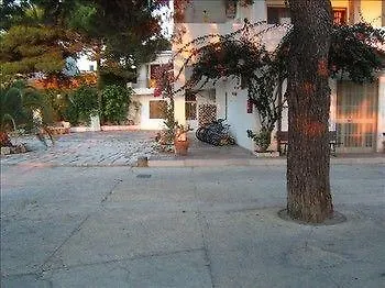 Residenza Collina Dei Pini מלון דירות ויאסטה