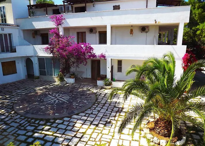Residenza Collina Dei Pini מלון דירות 4*