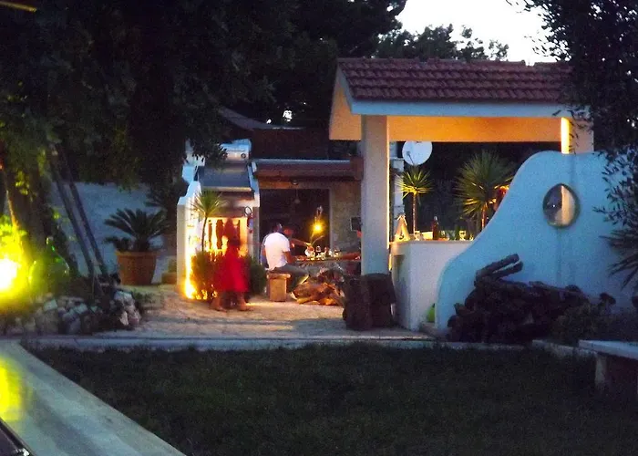 Residenza Collina Dei Pini מלון דירות ויאסטה