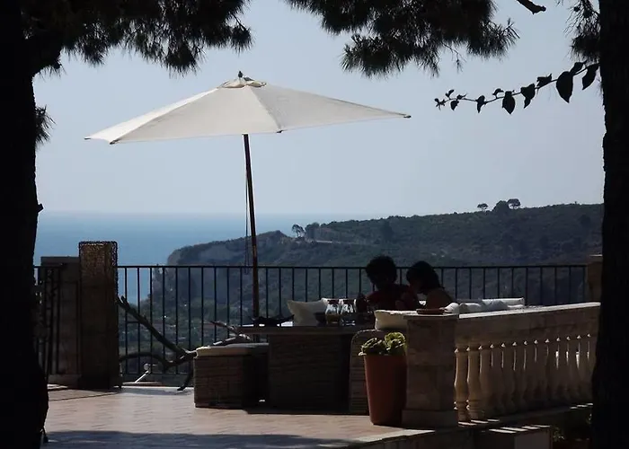 Residenza Collina Dei Pini 4* ויאסטה