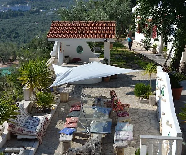 Residenza Collina Dei Pini ויאסטה