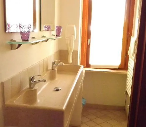 Residenza Collina Dei Pini מלון דירות 4*