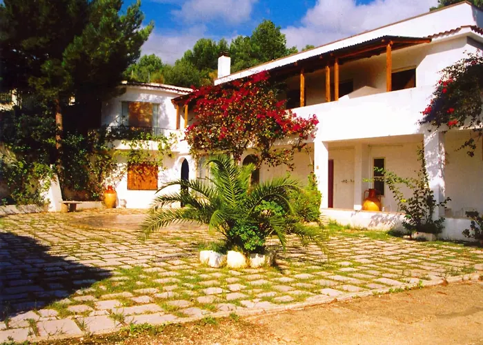 Residenza Collina Dei Pini מלון דירות 4*